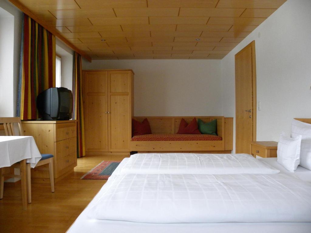 Ferienhaus Bergland Bizau Ruang foto